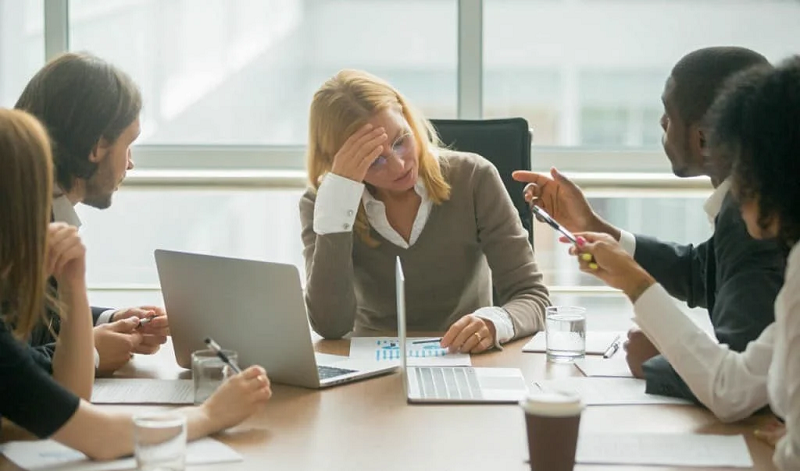 انتقاد کردن